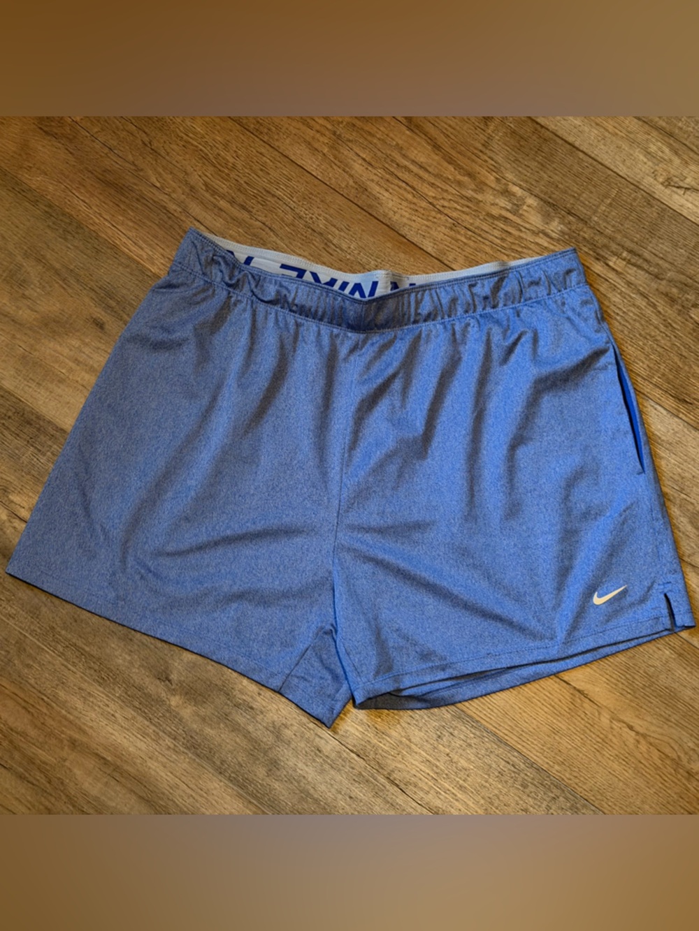 Nike womens Dri-FIT Attack mid-rise 5” unlined shorts - XL - Picture 6 of 11